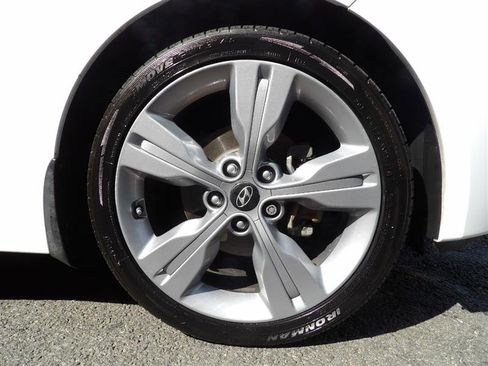 Used 2016 Hyundai Veloster w/ Option Group 03 FWD image 8