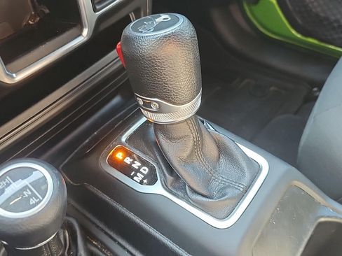 Used 2018 Jeep Wrangler Sport AWD/4WD image 19