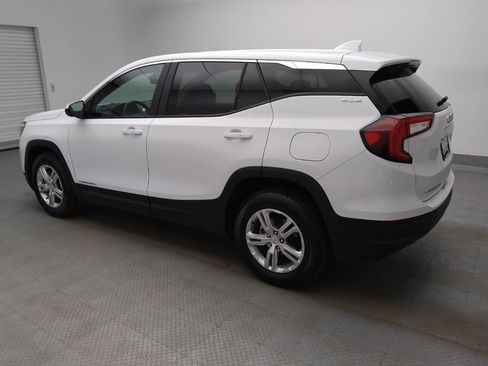 Used 2024 GMC Terrain SLE image 3