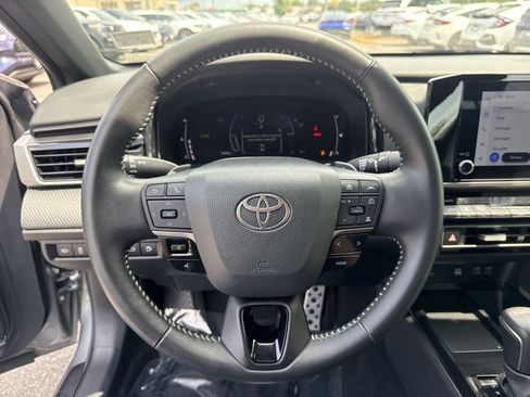 Used 2025 Toyota Camry SE FWD image 16