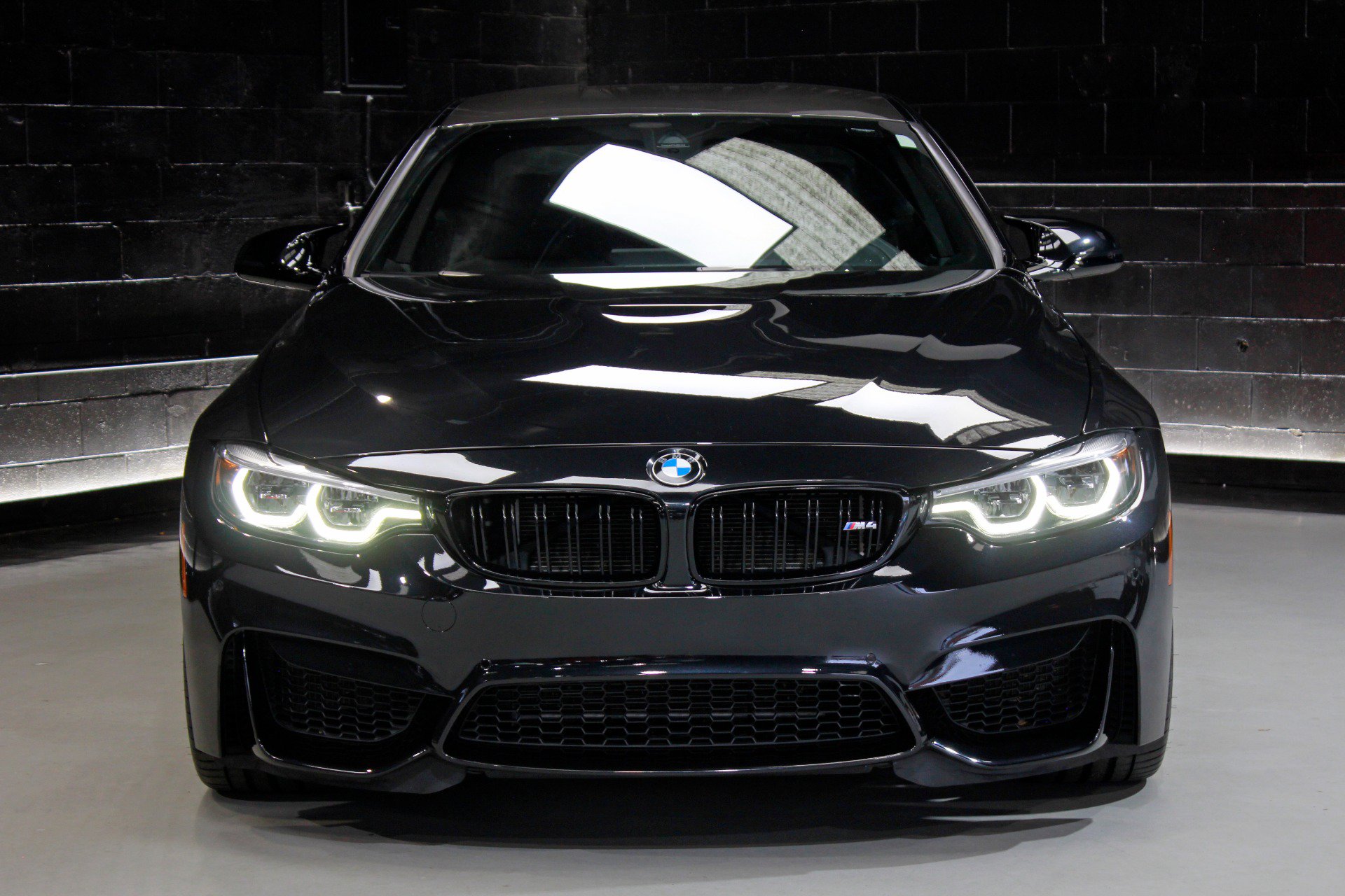 Used 2018 BMW M4 Coupe w/ Competition Package RWD image 8