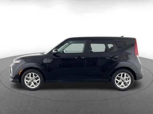 Used 2025 Kia Soul LX w/ LX Technology Package FWD image 4