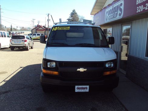 Used 2010 Chevrolet Express 1500 AWD image 3