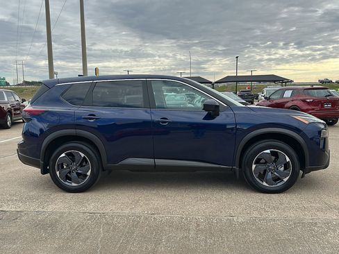 Certified 2025 Nissan Rogue SV image 9