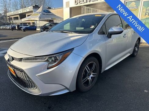 Used 2022 Toyota Corolla LE image 3