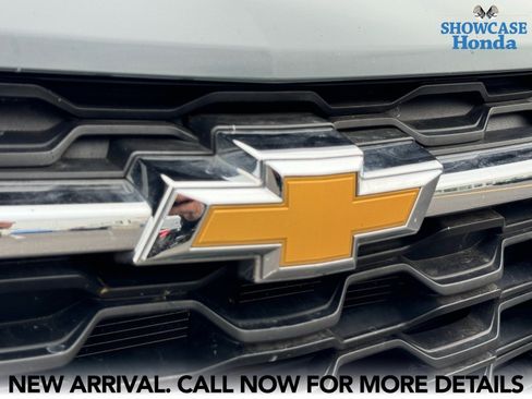 Used 2025 Chevrolet Trax LT w/ LT Convenience Package image 13