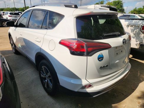 Used 2018 Toyota RAV4 XLE FWD image 5
