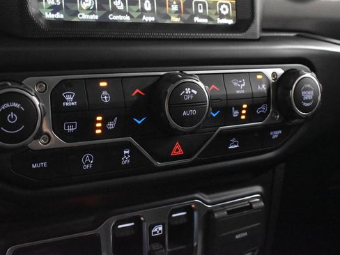 Used 2022 Jeep Wrangler Unlimited Sahara w/ LED Lighting Group image 18