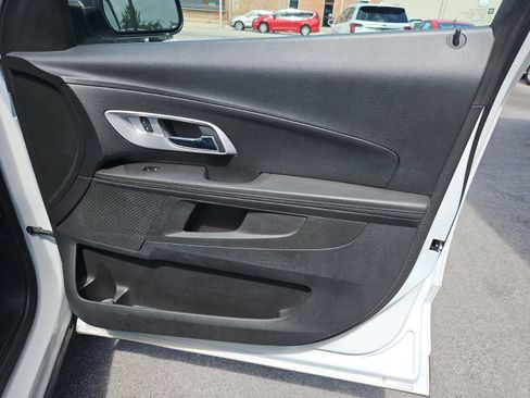 Used 2017 Chevrolet Equinox LS FWD image 23