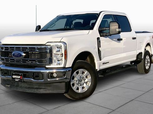 Used 2024 Ford F250 XLT w/ FX4 Off-Road Package image 2