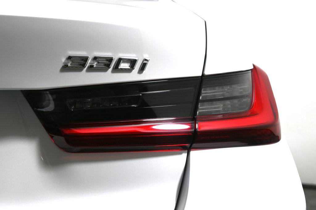 Used 2026 BMW 330i xDrive Sedan w/ Premium Package AWD/4WD image 13