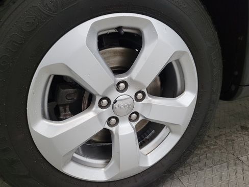 Used 2019 Jeep Compass Latitude w/ Popular Equipment Group AWD/4WD image 31