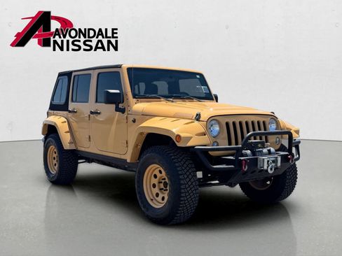 Used 2014 Jeep Wrangler Unlimited Rubicon w/ Connectivity Group AWD/4WD image 7