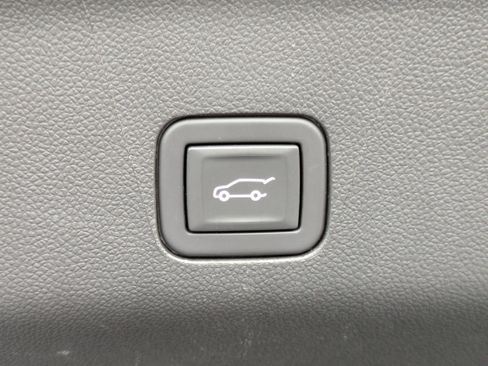 Used 2023 Chevrolet Tahoe Z71 w/ Luxury Package image 8