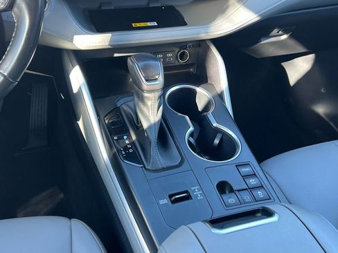 Used 2023 Toyota Highlander XLE image 19