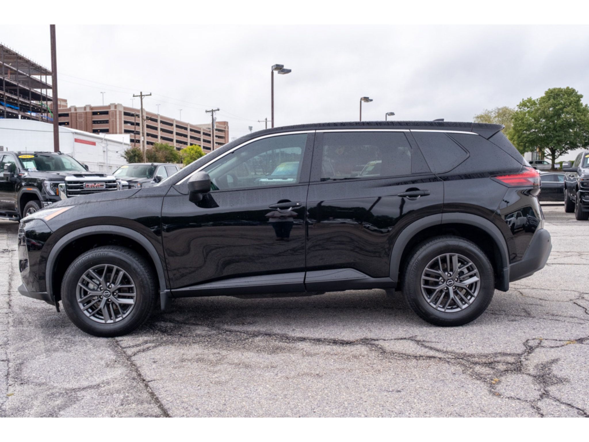 Used 2023 Nissan Rogue S FWD image 5