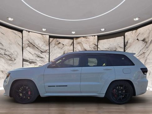 Used 2019 Jeep Grand Cherokee SRT image 7
