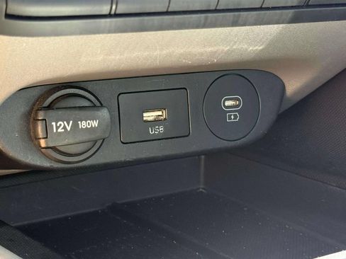 Used 2025 Hyundai Elantra SEL FWD image 25