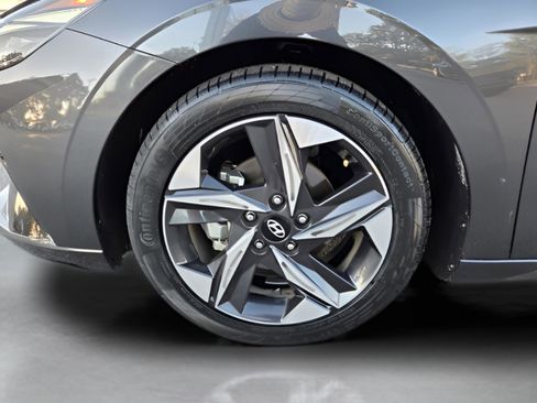 Used 2023 Hyundai Elantra Limited image 31