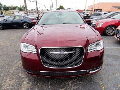 Used 2019 Chrysler 300 Touring L w/ Quick Order Package 22F image 3
