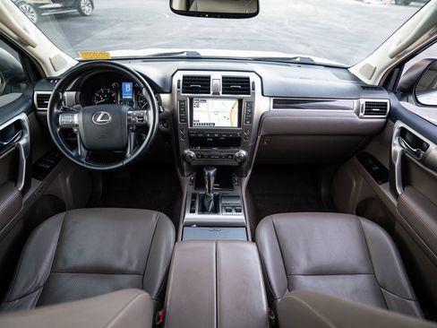 Used 2018 Lexus GX 460 image 12