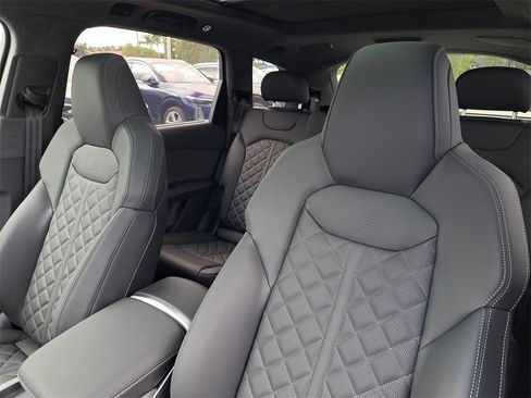 New 2026 Audi SQ7 Prestige image 16