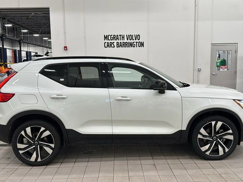 Certified 2023 Volvo XC40 B5 Plus w/ Climate Package image 4