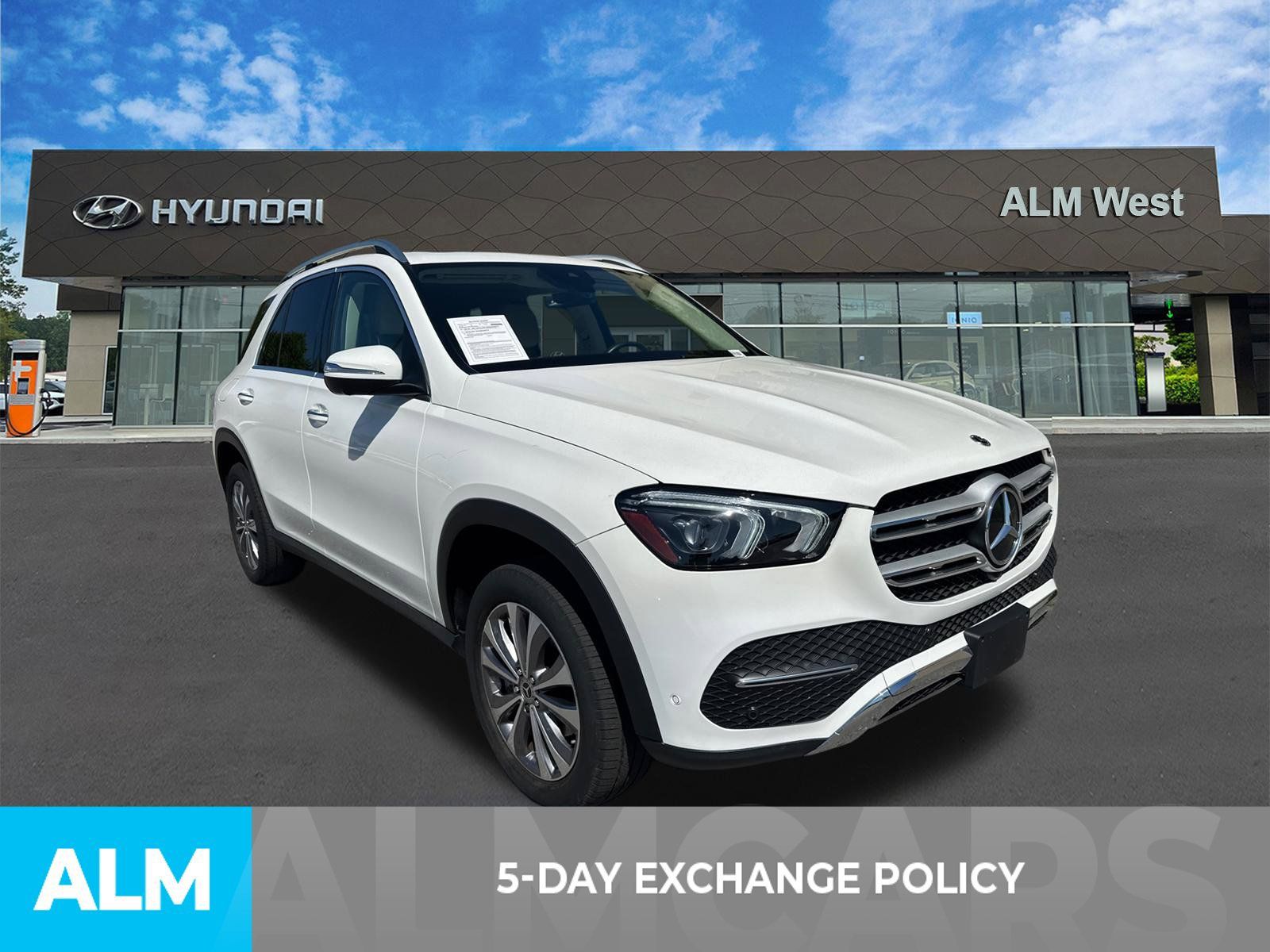 Used 2023 Mercedes-Benz GLE 350 4MATIC w/ Premium Package image 3
