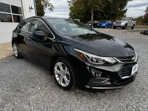 Used 2017 Chevrolet Cruze Premier FWD image 4