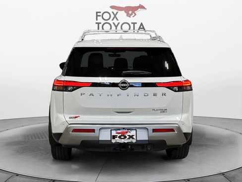 Used 2025 Nissan Pathfinder Platinum image 5