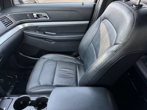 Used 2017 Ford Explorer XLT w/ Equipment Group 202A AWD/4WD image 23