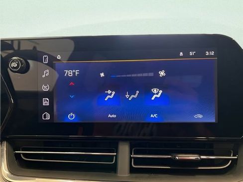 Used 2025 Chevrolet Trax LT image 23