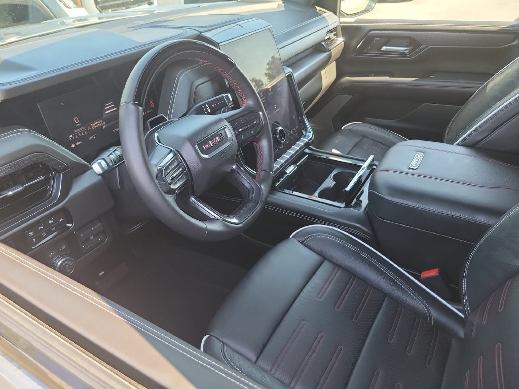 Used 2025 GMC Yukon XL AT4 Ultimate AWD/4WD image 10