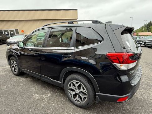Used 2019 Subaru Forester Premium AWD/4WD image 5