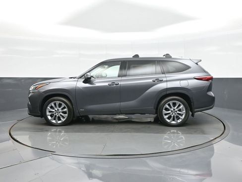 Used 2022 Toyota Highlander Limited image 4
