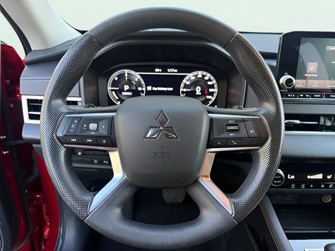 Used 2023 Mitsubishi Outlander ES image 14