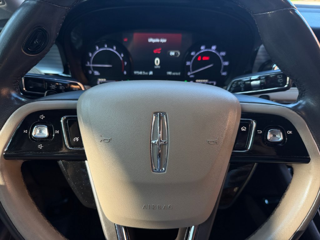 Used 2020 Lincoln Corsair FWD w/ Rear Removable Package Tray image 23