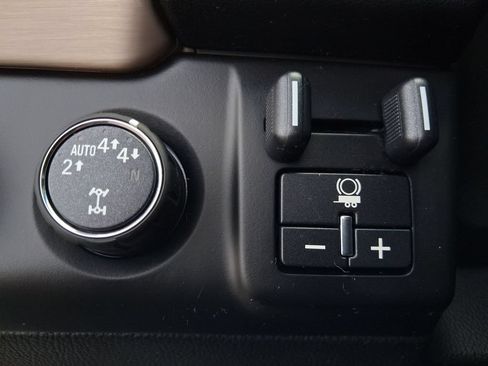 Used 2017 GMC Yukon Denali AWD/4WD image 17