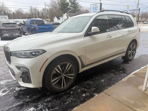 Used 2021 BMW X7 M50i image 2