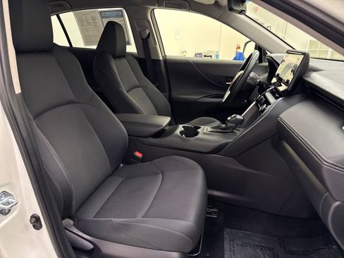 Used 2022 Toyota Venza LE image 20