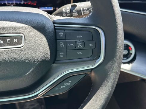 Used 2024 Jeep Wagoneer Series II AWD/4WD image 25