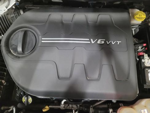 Used 2019 Jeep Cherokee Limited w/ Luxury Group image 30