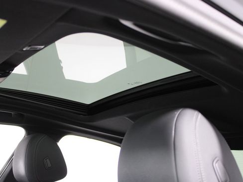 Used 2023 BMW 530e w/ M Sport Package image 28