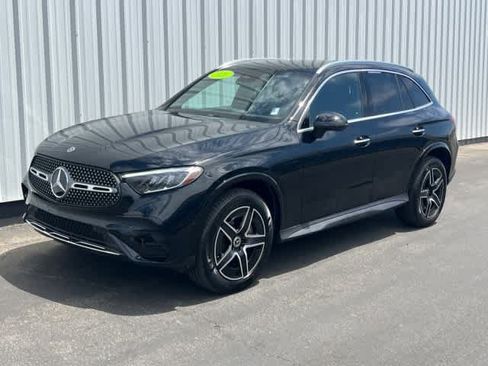 Used 2026 Mercedes-Benz GLC 300 image 1
