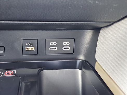 New 2026 Toyota Camry Hybrid image 13