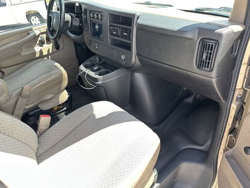 Used 2010 GMC Savana 3500 Extended w/ Chrome Appearance Package image 28