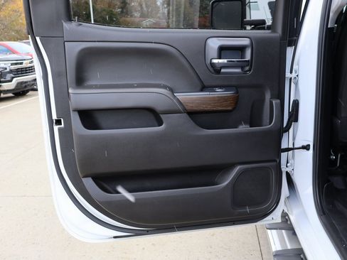 Used 2018 GMC Sierra 2500 Denali w/ Suspension Package, Off-Road image 27