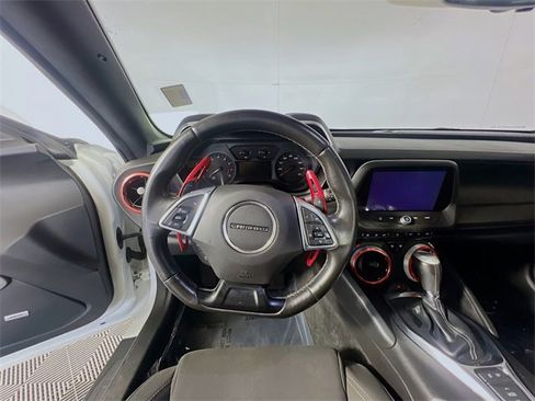 Used 2018 Chevrolet Camaro LT w/ Technology Package image 13