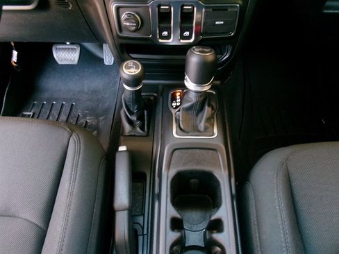 Used 2021 Jeep Wrangler Sport AWD/4WD image 30