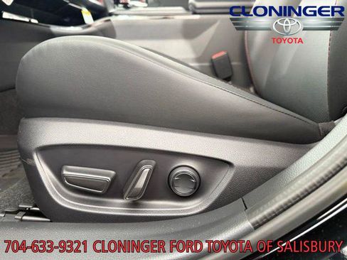 New 2025 Toyota Prius Plug-In Hybrid image 28